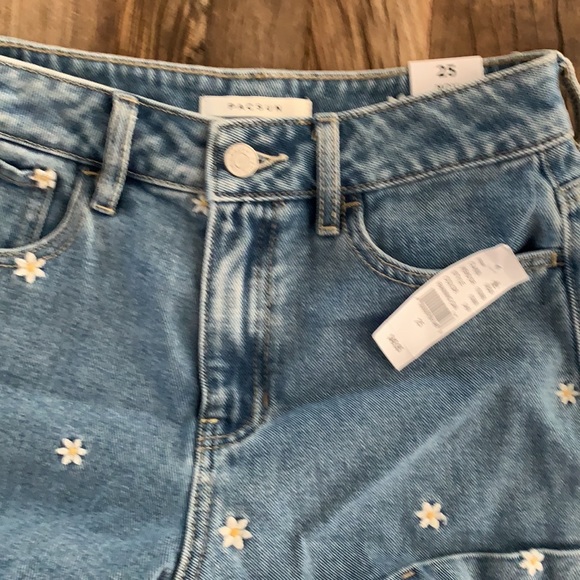 PacSun Raining Daisy Denim Mom Shorts - Picture 4 of 5